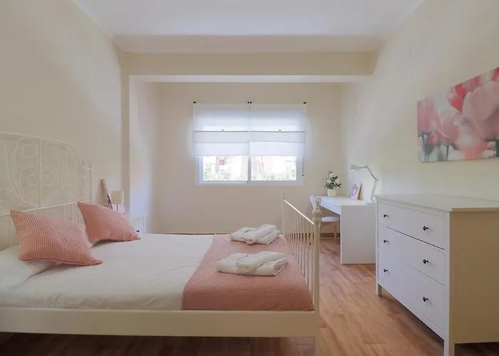 C102 - Huge And Stylish 5 Bedroom By The Center