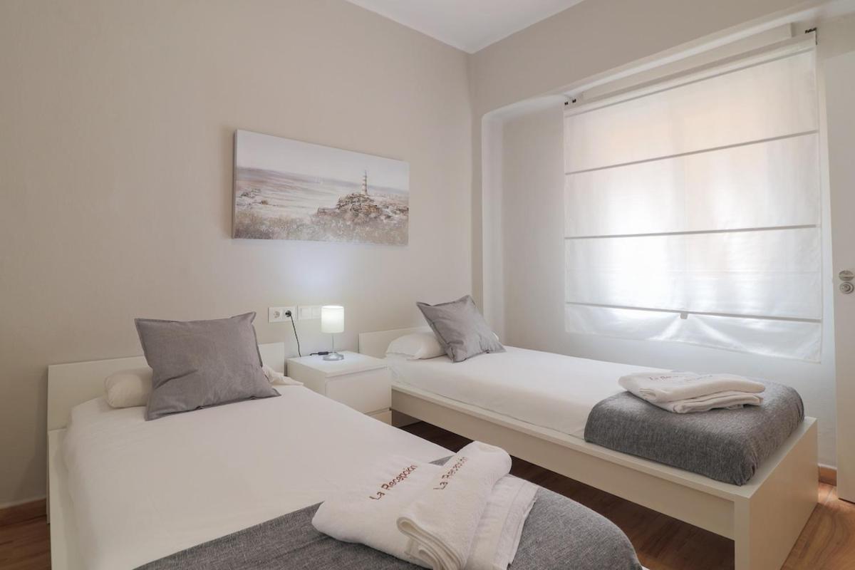 C102 - Huge And Stylish 5 Bedroom By The Center Apartament