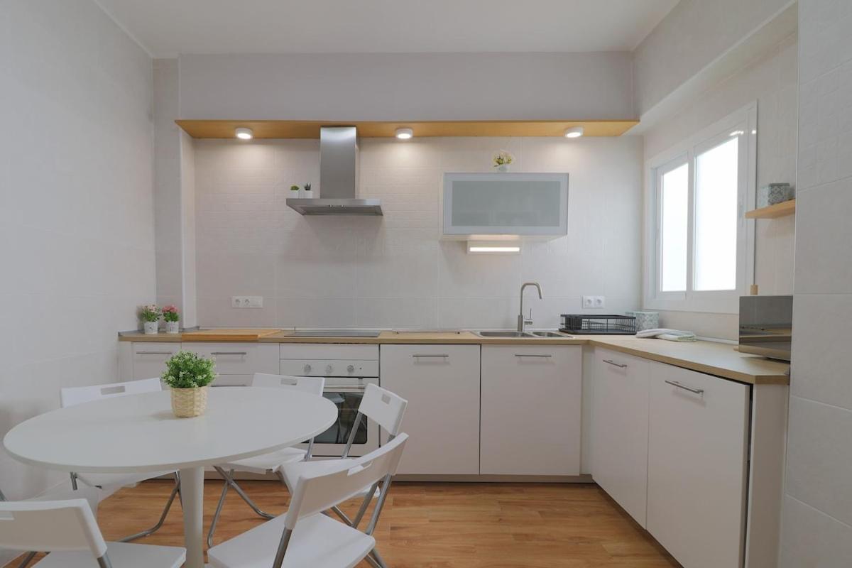 Apartament C102 - Huge And Stylish 5 Bedroom By The Center Màlaga
